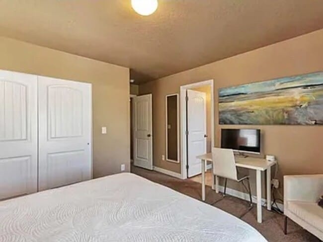 Building Photo - Spacious and Townhome Now Available!