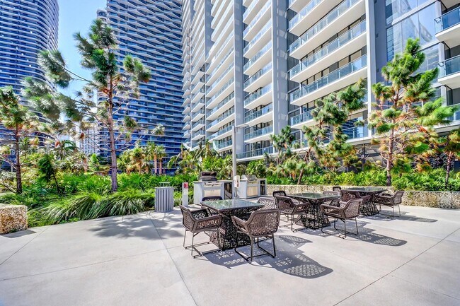 Building Photo - 88 SW 7th St