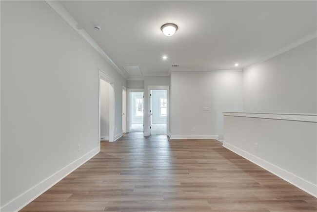 Building Photo - 435 Maplewood Dr