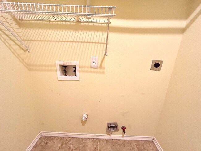 Building Photo - 8807 Brae Ridge Dr