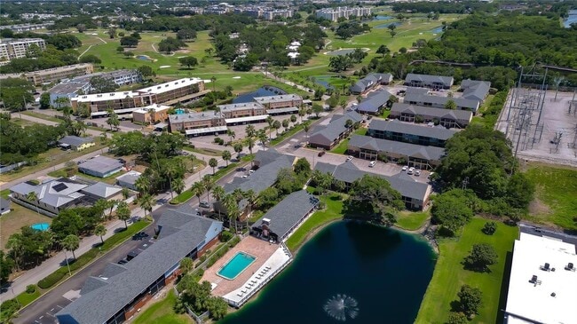 Building Photo - 200 Country Club Dr