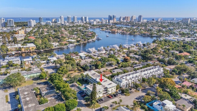 Building Photo - 1900 NE 8th Ct