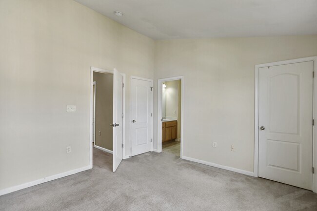 Building Photo - 18 Chillingham Ct