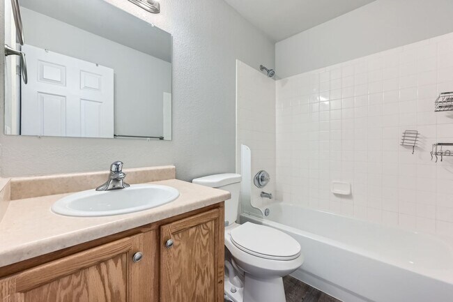 Building Photo - 4 bed /2.5bath Charming Home in Aurora