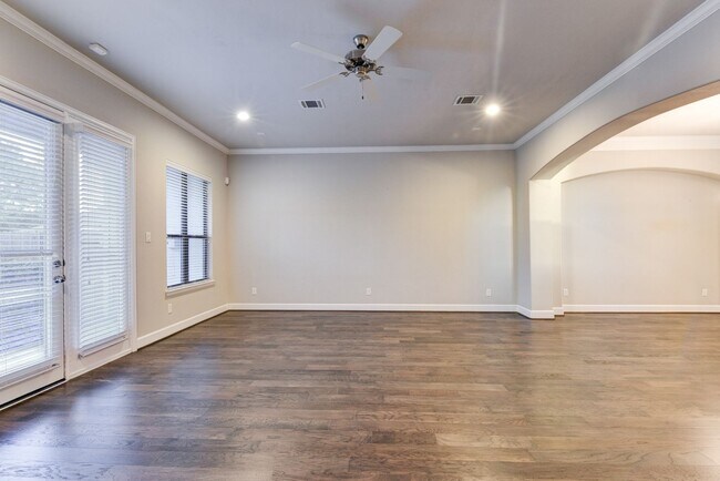 Building Photo - Beautiful Home Right on Durham Drive!