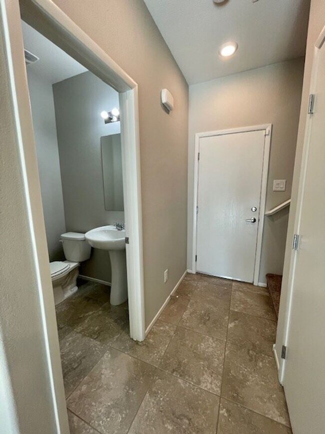 Building Photo - Beautiful South West Home-Coming Soon-8/21/26!