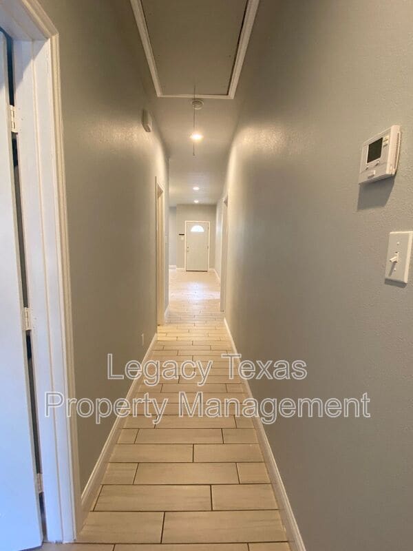 Building Photo - 301 E Willingham St