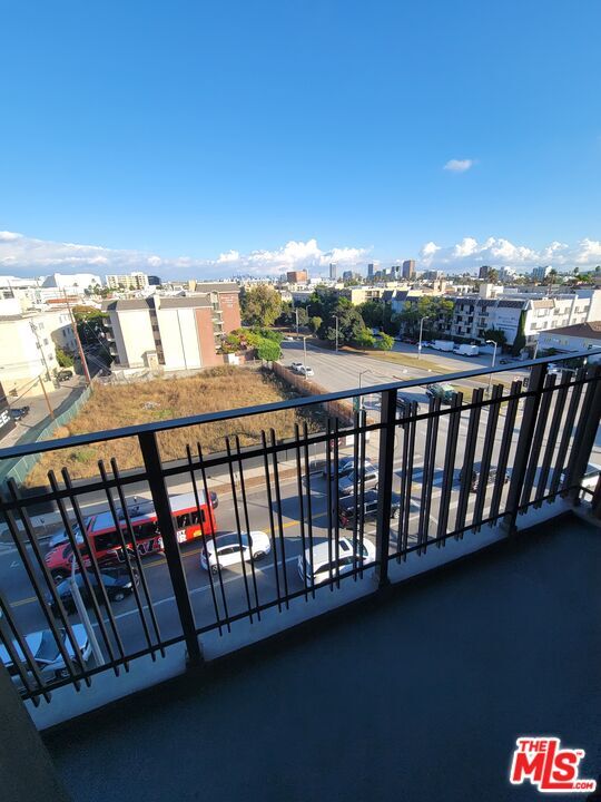 Building Photo - 8811 Burton Way