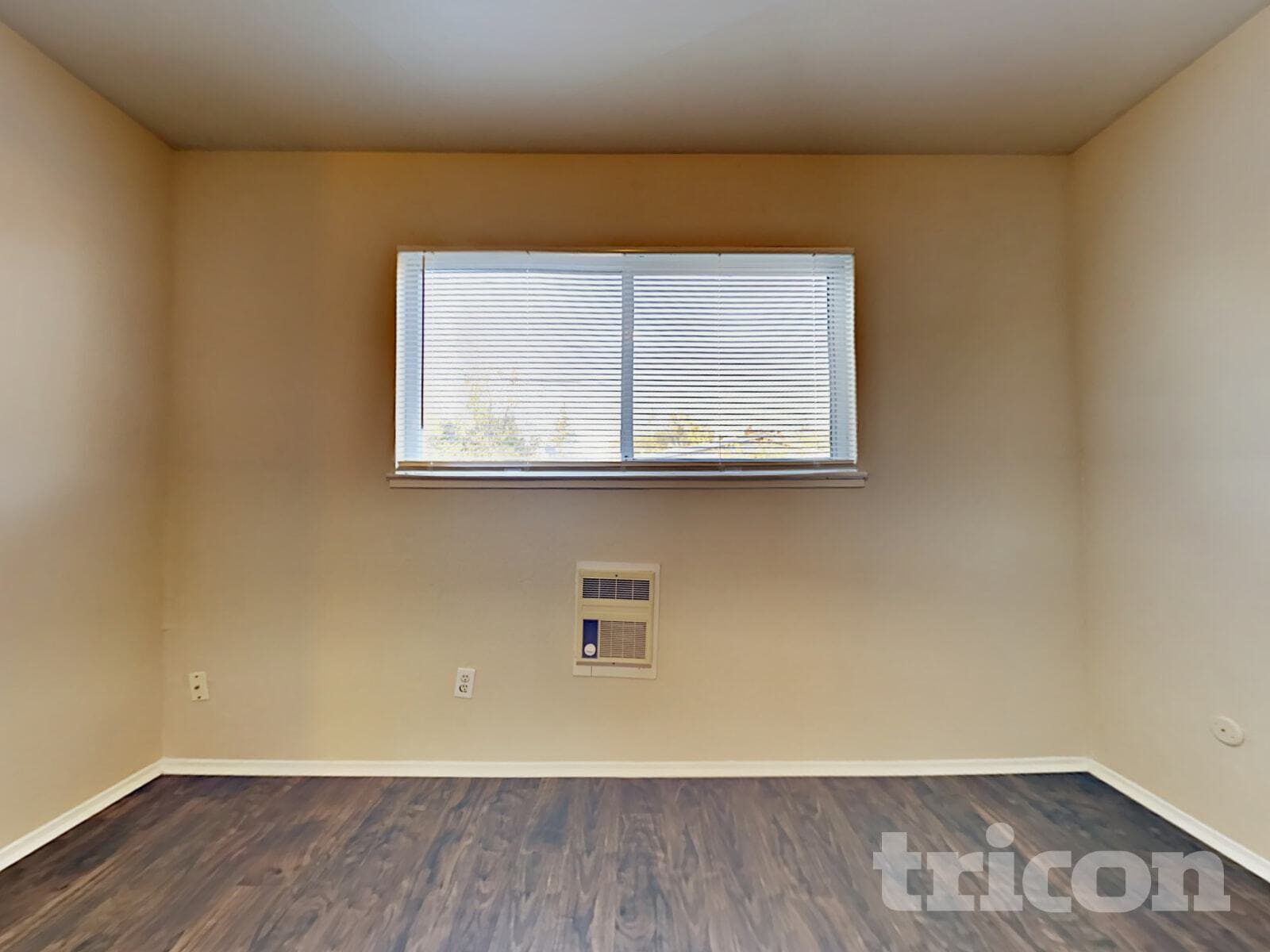 Building Photo - 10069 Lincoln Village Dr