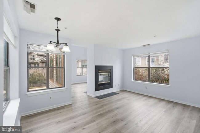 Building Photo - 13405 Shady Knoll Dr