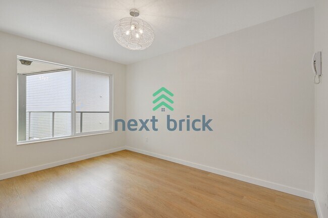 Building Photo - 2 Bed and 2 Bath Exceptional Condo with Water View is Available for Rent!