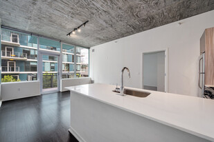Building Photo - 1345 S Wabash Ave