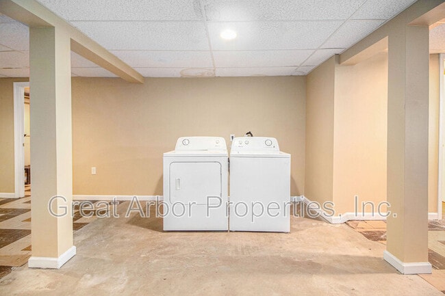 Building Photo - 392 Firwood St