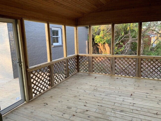 Building Photo - 5752 Paris Pike