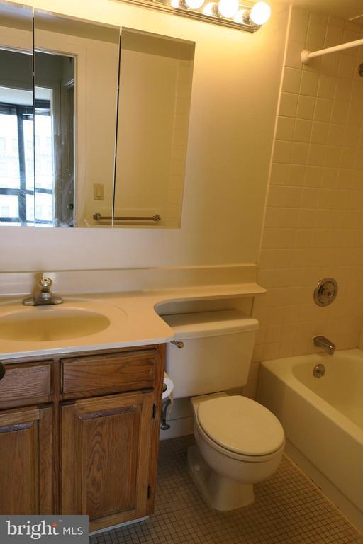 Building Photo - 2020 Walnut St