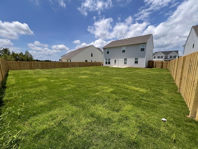 Building Photo - 421 Midland Pnes Dr