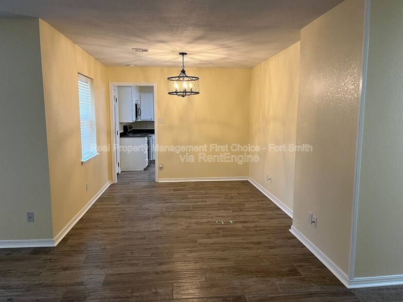 Building Photo - 3200 S 56th St