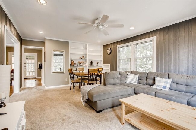 Building Photo - 2307 Tower Dr