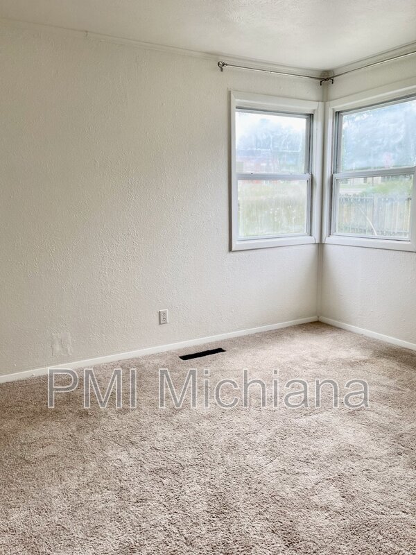 Building Photo - 54305 Terrace Ln