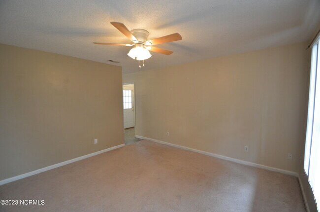 Building Photo - 228 Natalie Ln