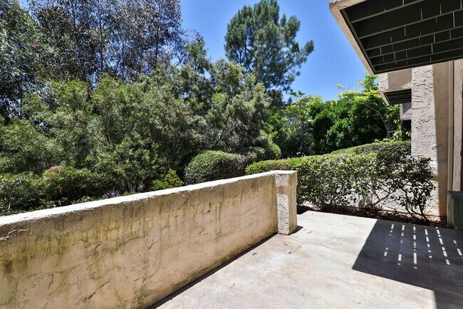 Building Photo - La Jolla Townhome with Garage & Private Deck