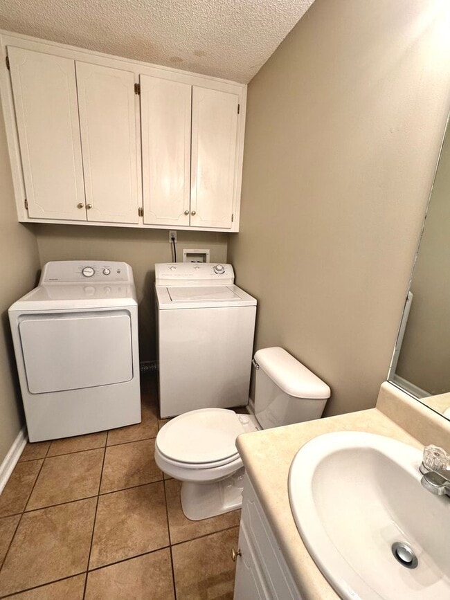 Building Photo - 128 N Springview Dr