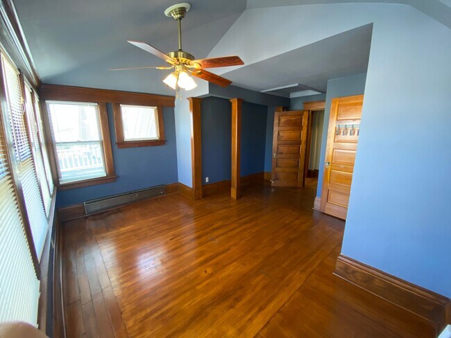 Building Photo - Beautiful Single-Family Home on a Quiet St...
