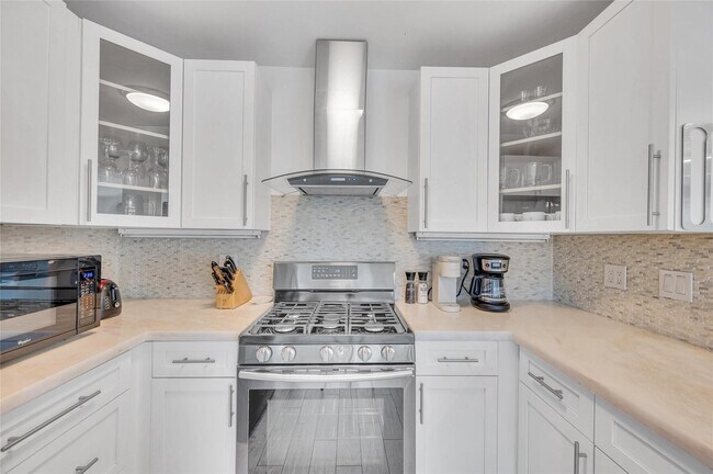 Building Photo - 1300 Mango Isle