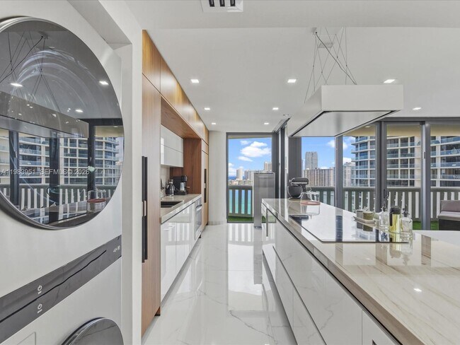 Building Photo - 3000 Island Blvd