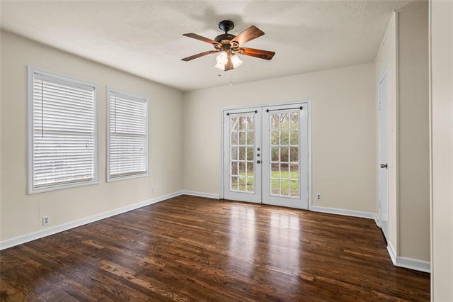 Building Photo - 2223 Fowler Dr