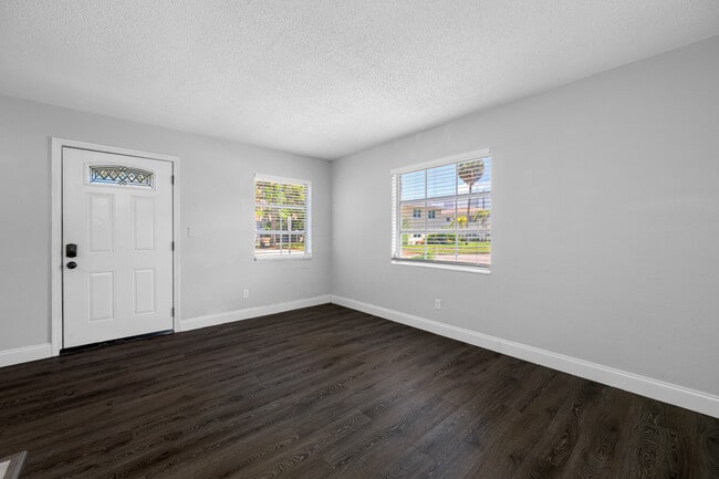 Building Photo - Southern Oaks