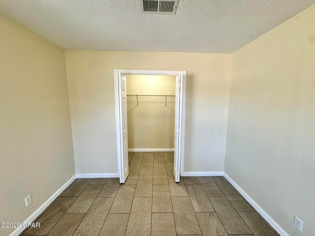 Building Photo - 4006 E 11th St