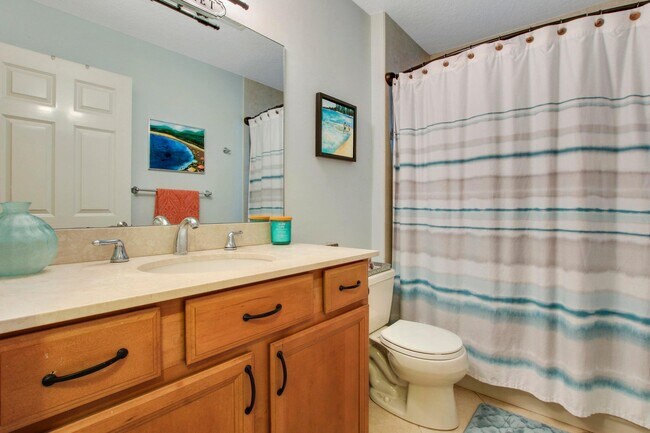 Building Photo - 2046 Cove Ln