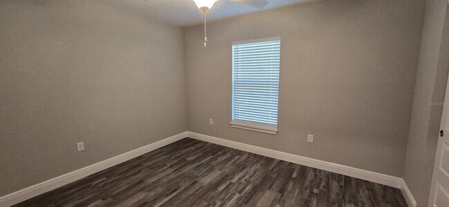 Building Photo - 217 Oak Ln Cir