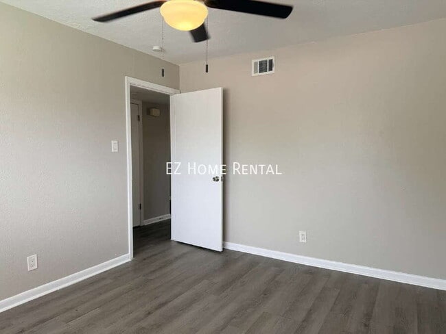 Building Photo - 2101 6th Ave N