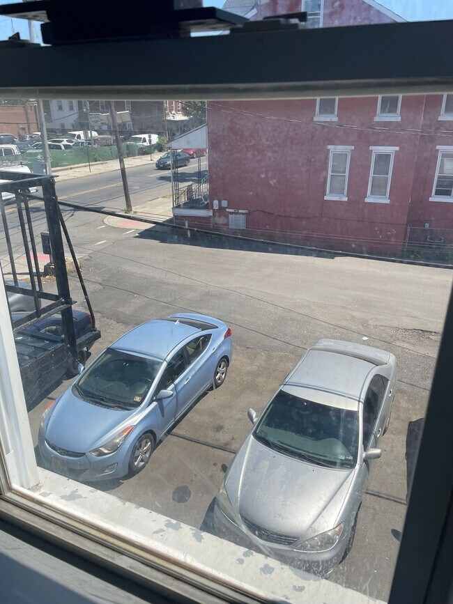 Building Photo - Inspected and Approved 3 Bedroom 1 Bath in Trenton