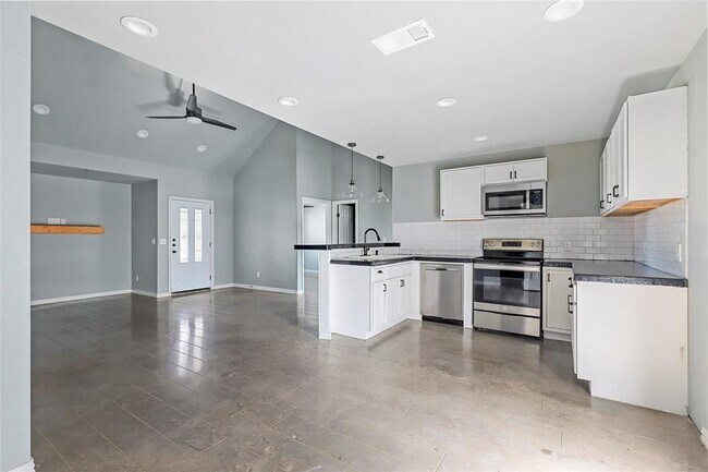Building Photo - 6301 Hunterwood Dr
