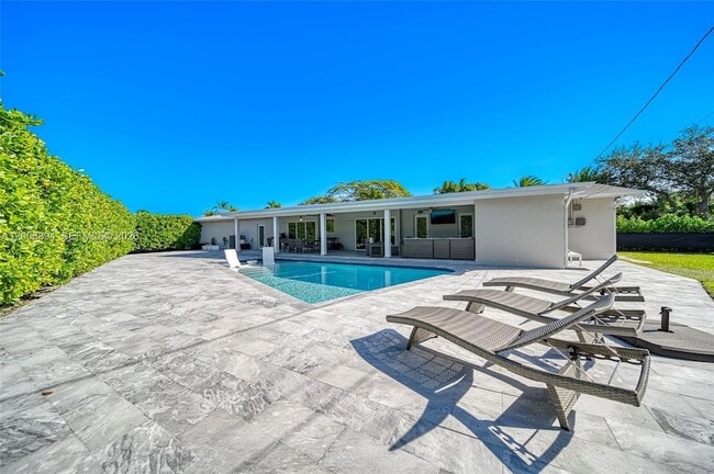 Building Photo - 10600 SW 80th Ct