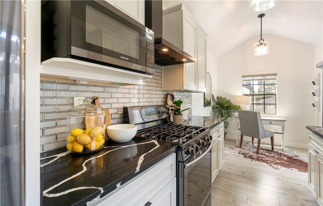 Building Photo - Clean and perfect One Bedroom Apartment