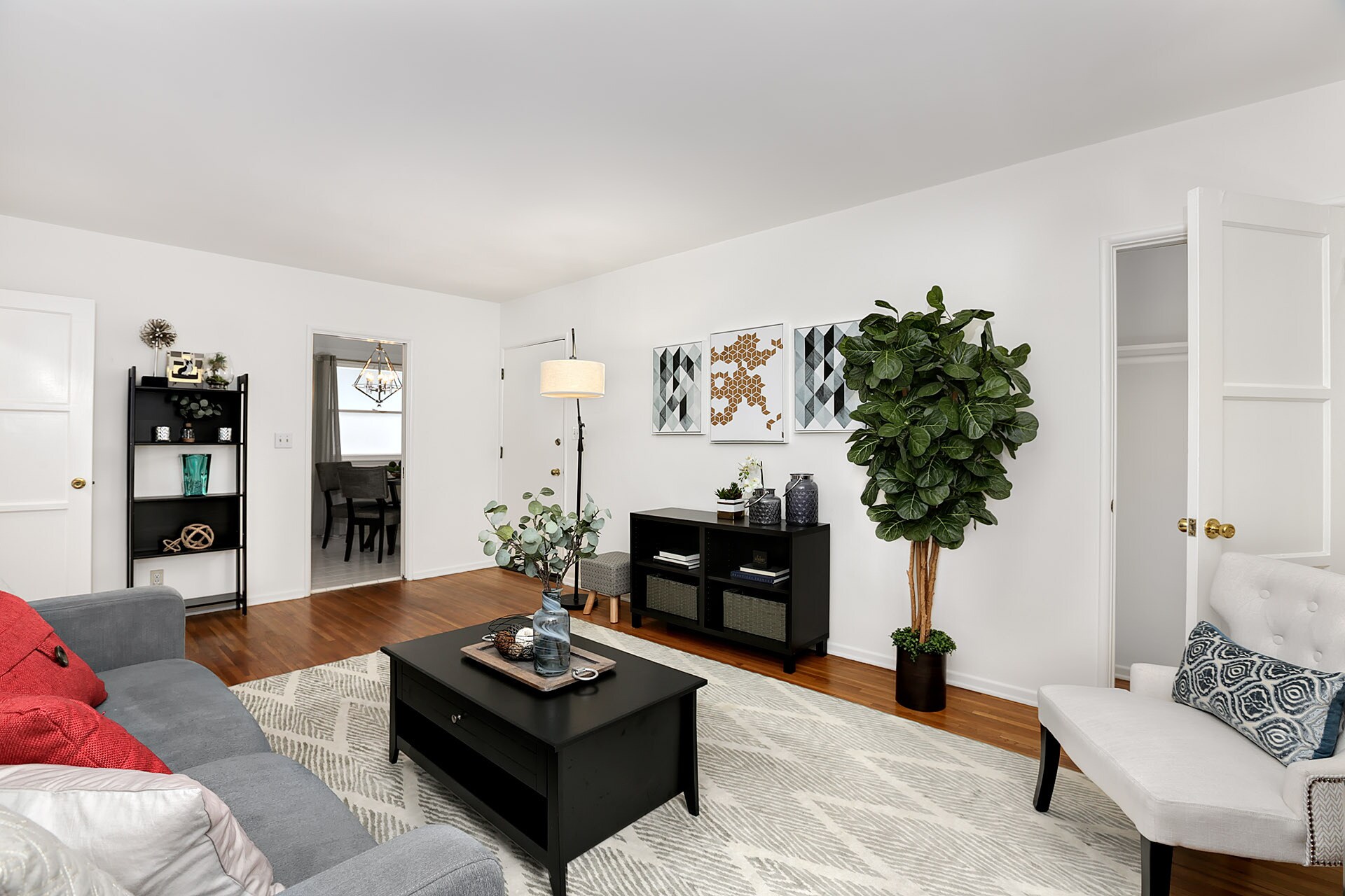 Building Photo - 2427 Centinela Ave