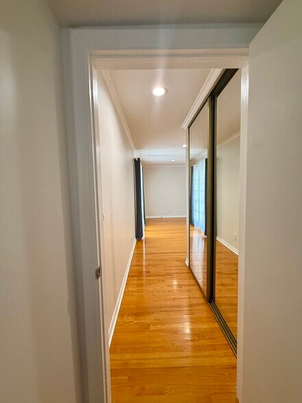 Entrance to Primary - 13628 Addison St