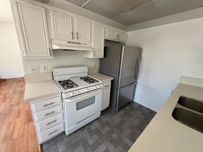 Building Photo - 1251 S Meadow Ln