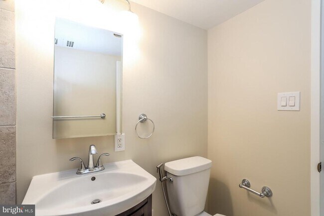 Building Photo - 240 M St SW