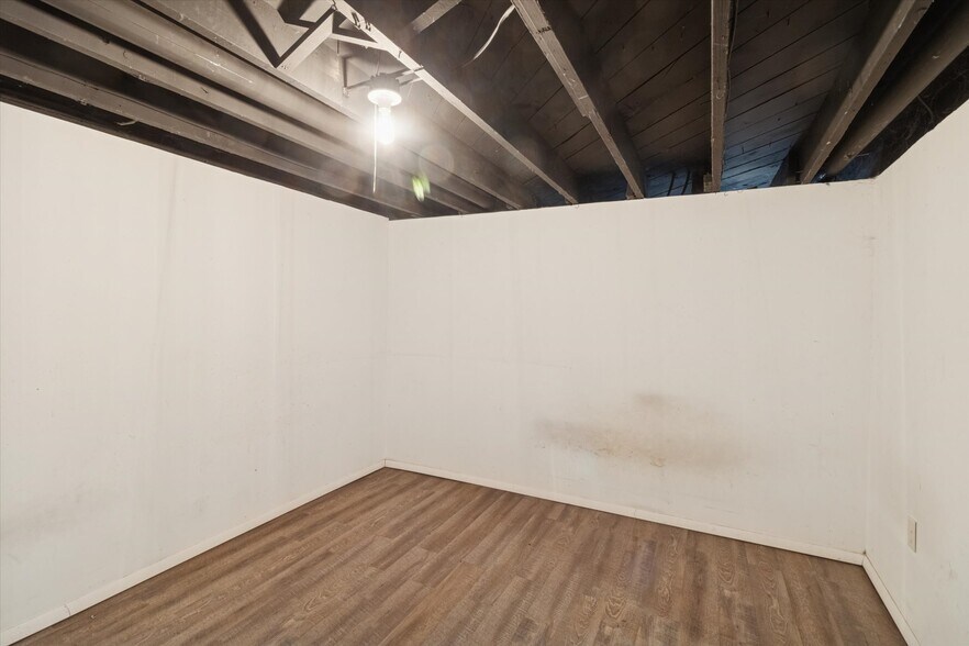 Building Photo - 671 W Clark Rd