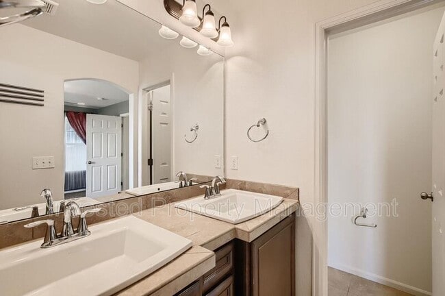 Building Photo - 2484 Coach House Loop