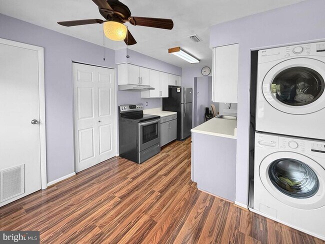 Building Photo - 13247 Meander Cove Dr