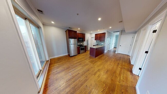 Building Photo - 27 Chestnut Ave