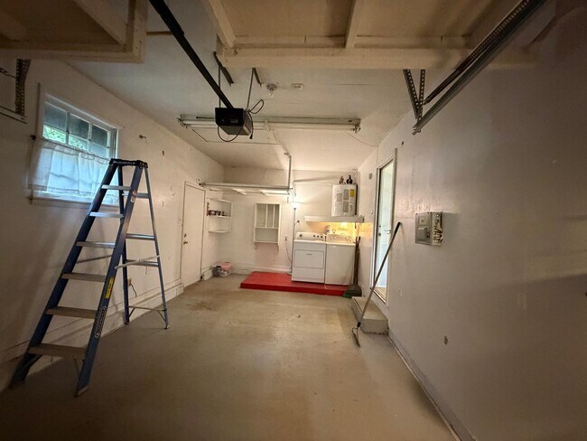 Building Photo - 120 Forrest Dr