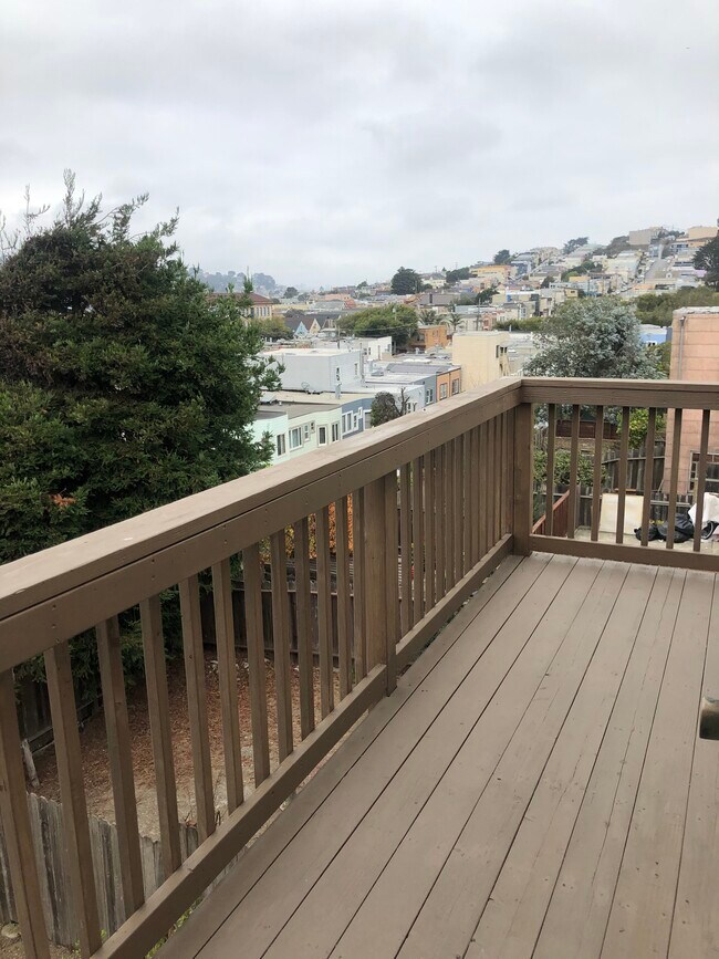 rear deck - 280 Prague St