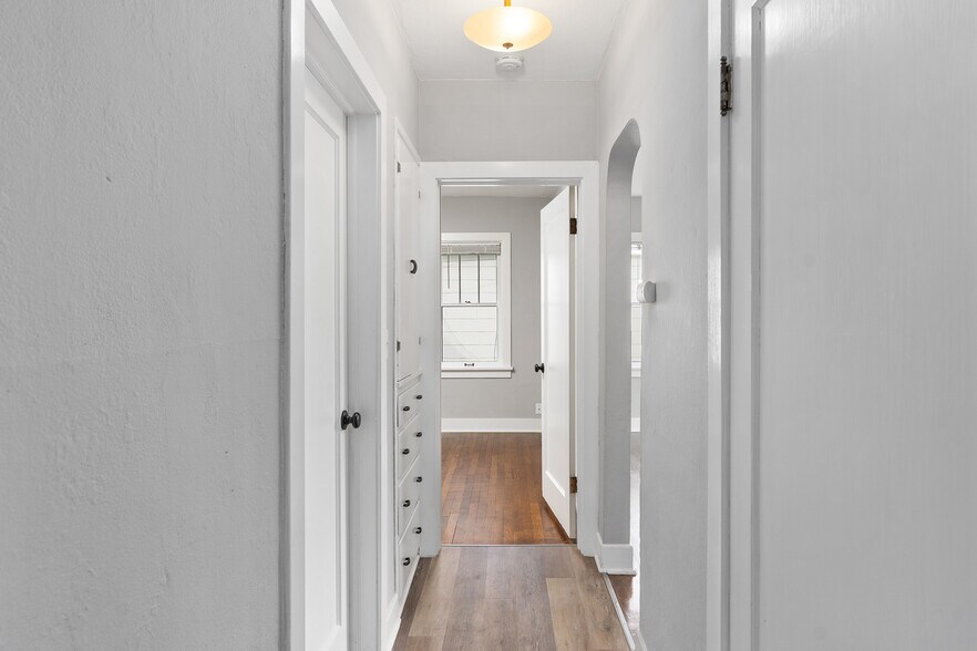 Building Photo - 1011 E Nora Ave